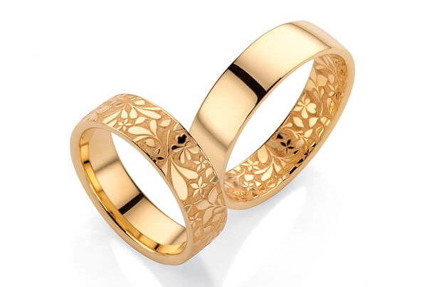 Gravierte Apricotgold-Eheringe
