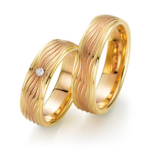 Eheringe mit Wellenmuster