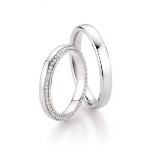 Platinum wedding ring with sparkling diamonds