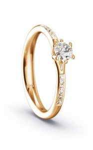 Ehering aus Weißgold mit Solitärdiamant und Seitensteinen