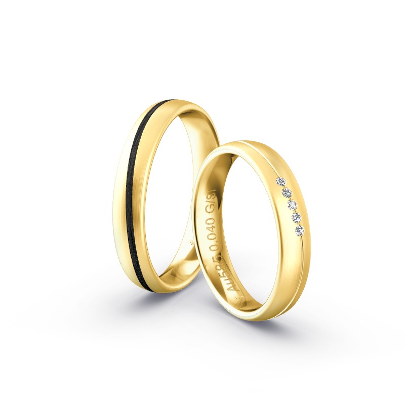 Fischer Trauring getragen am Finger