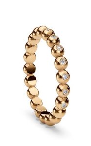 Verlobungsring aus Gelbgold mit facettierten Diamanten in Knotenoptik, handgefertigt von Fischer Trauringe