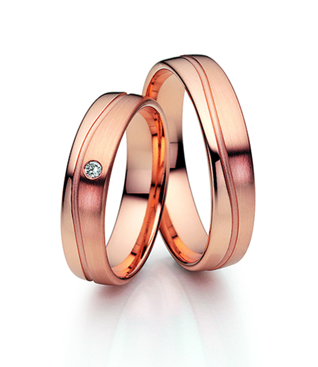 Fine Matt Ring Surface on a Pair of Wedding Rings by Fischer Trauringe, Model Fröhlichkeit