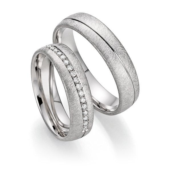 Ice Matt Ring Surface on a Pair of Wedding Rings by Fischer Trauringe, Model Bewunderung