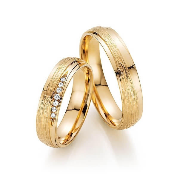 Cork Oak Ring Surface on a Pair of Wedding Rings by Fischer Trauringe, Model Antlitz